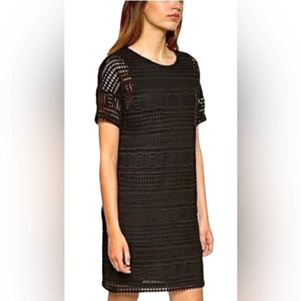 Vince Black Geometric Crochet Lace Short Sleeve Shift Dress V3379-50651